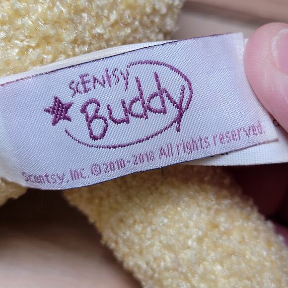 Scentsy Buddy 13" Winnie The Pooh Plush - Picture 4 of 6